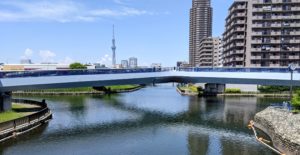 クローバー橋の釣り場紹介。ハゼ釣り筆頭にターゲット豊富!【都内】