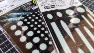 【ダイソー&セリア】100均釣り用『蓄光シール』比較 ルアーのグローチューン参考に