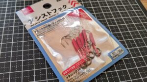 【強度&コスパは?】ダイソーの『アシストフック』をマダイジギングに使用してみた感想